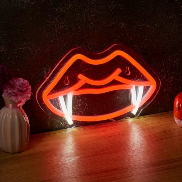Halloween Vampire Fangs LED neon wall light - Picture 4 of 9